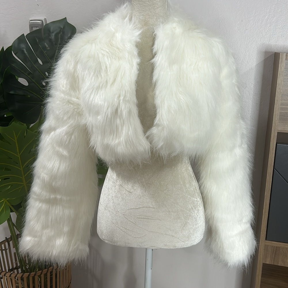 nwt // Fashion Nova Faux Fur Shrug